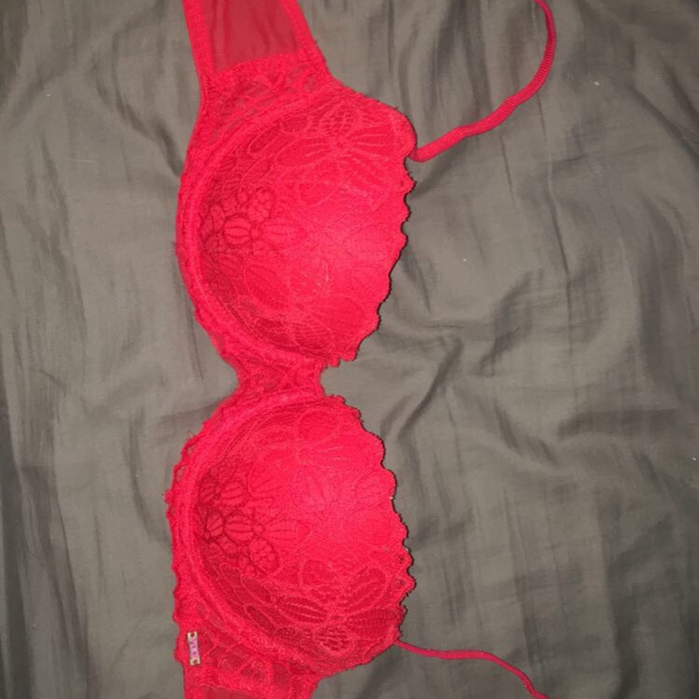 Victoria’s Secret PINK 34B bra! (hardly worn)